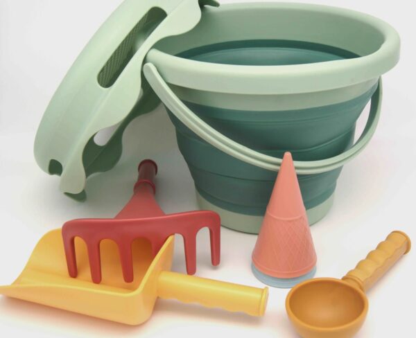Set plaja MATERIALE ORGANICE ECO-FRIENDLY Compact 7 in 1 cu galeata pliabila - Verde BIOPLASTIC - imagine 4