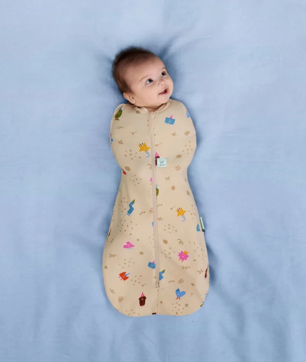 Saculet Swaddle Cocoon infasat Bebe Bumbac 0-3 luni - 1.0 Tog Bithday Blobs ErgoPouch