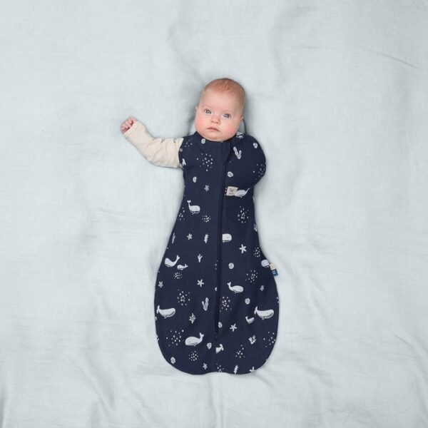 Saculet Swaddle Cocoon infasat Bebe Bumbac  3-6 luni - 1.0 Tog Whale ErgoPouch - imagine 3