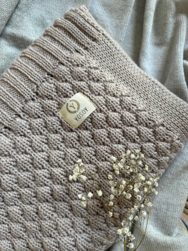 Paturica Bebe tricotata 100% Lana Merinos Yosoy - Bubbles Cappuccino 90x80 cm - imagine 3