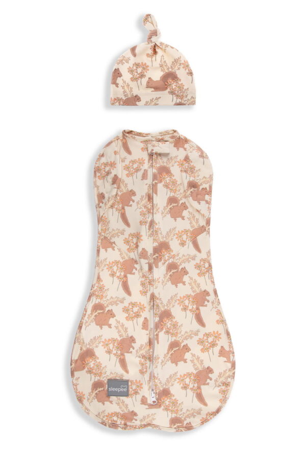 Saculet Swaddle infasat Bebe Bumbac + Caciulita -  Second Step Animale de Epoca Almond Sleepee