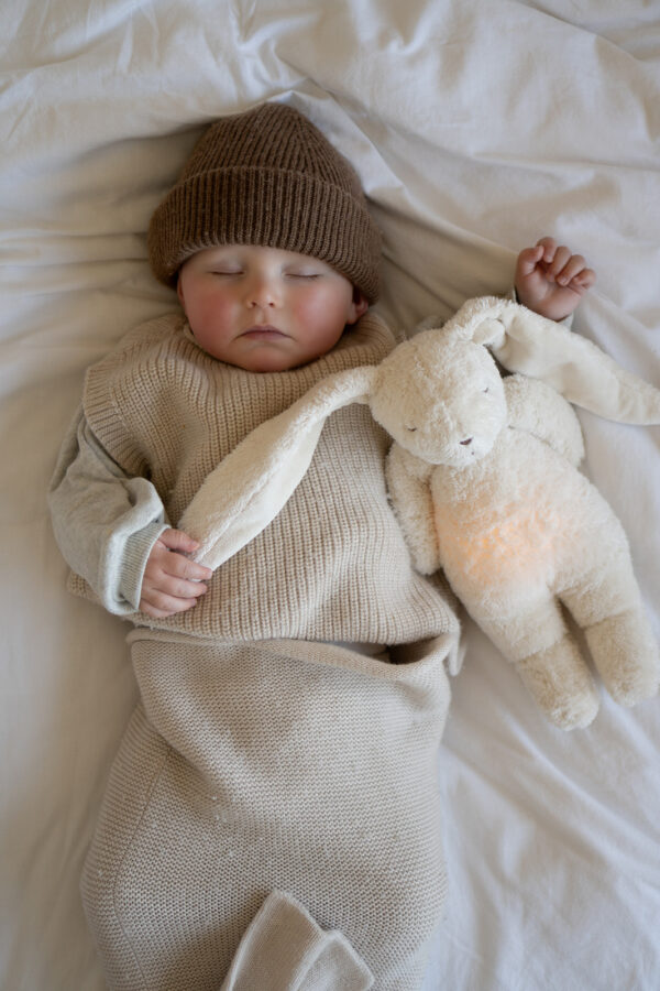 Jucarie muzicala Sunete Albe cu Lampa incorporata Moonie – Iepuras Sand Bumbac Organic - imagine 6